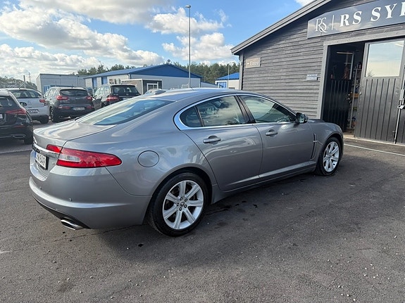 Jaguar XF 5 of 8