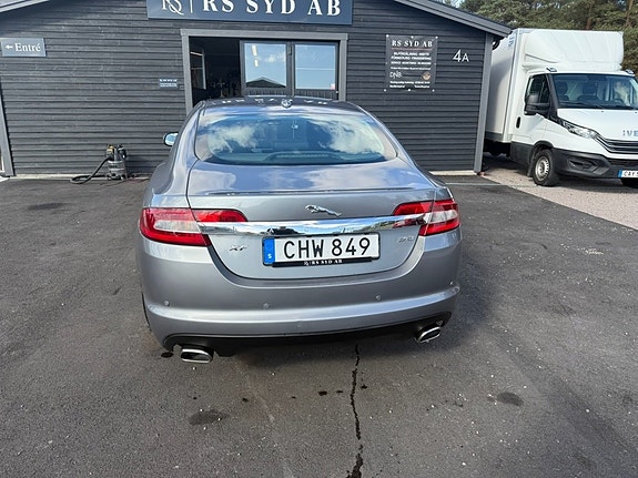 Jaguar XF 6 of 8