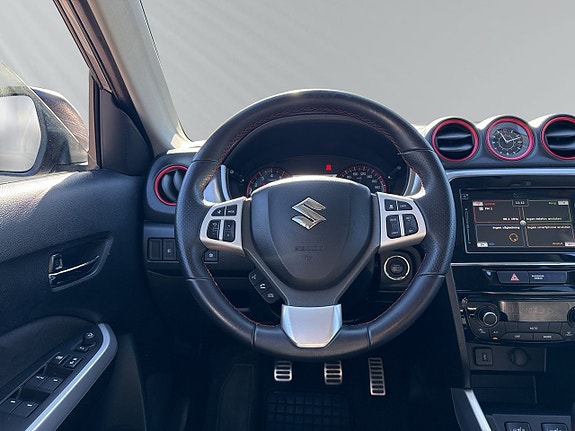 Suzuki Vitara 12 of 24