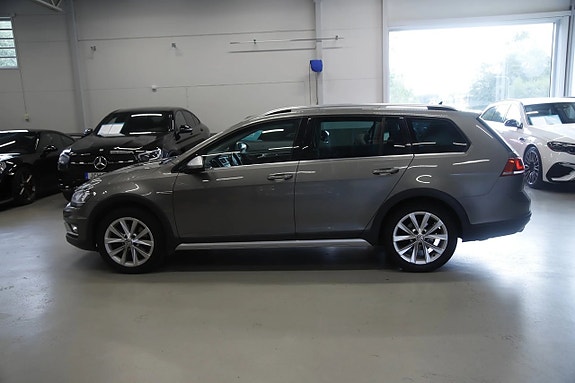 Volkswagen Golf Alltrack 2 of 14