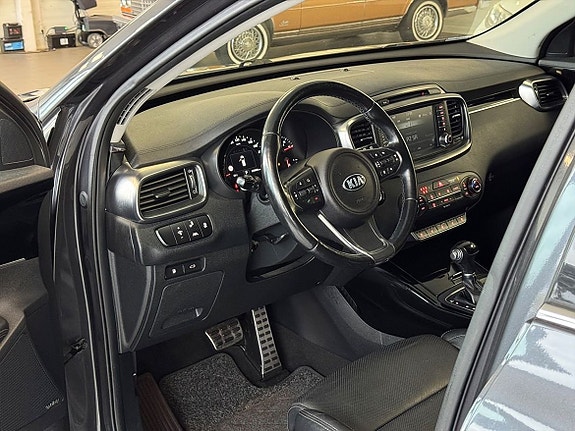 Kia Sorento 9 of 25