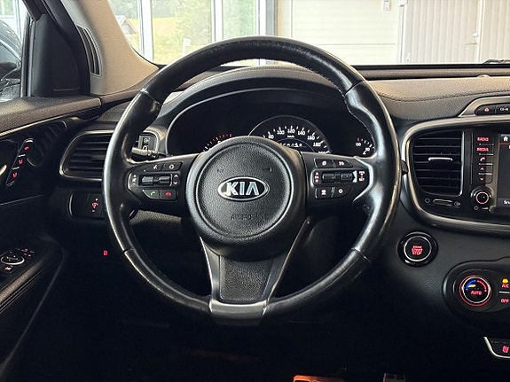 Kia Sorento 11 of 25