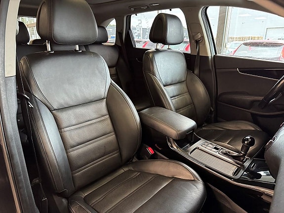 Kia Sorento 12 of 25