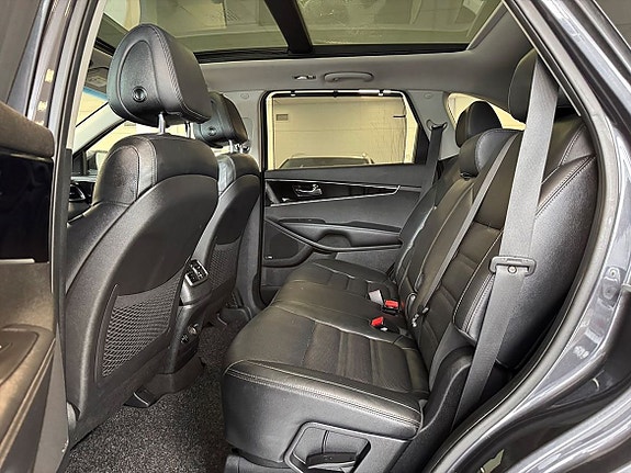 Kia Sorento 15 of 25