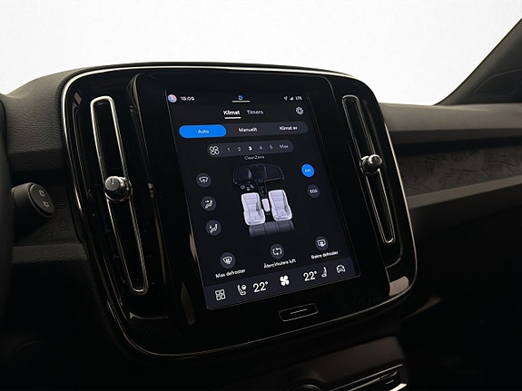 Volvo XC40 21 of 30