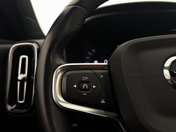 Volvo XC40 17 of 30