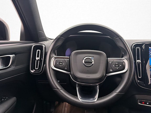 Volvo XC40 11 of 30