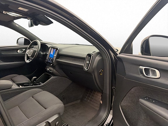 Volvo XC40 13 of 30