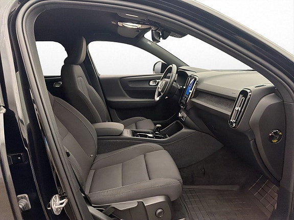 Volvo XC40 12 of 30