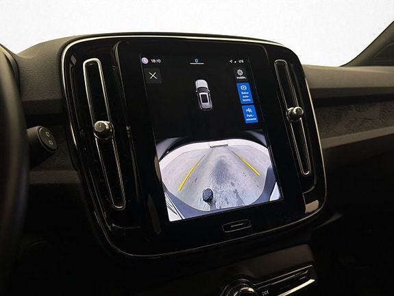 Volvo XC40 19 of 30