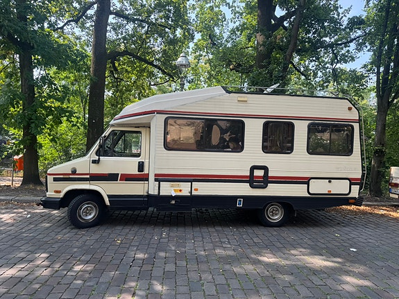 Peugeot J5 2 of 13