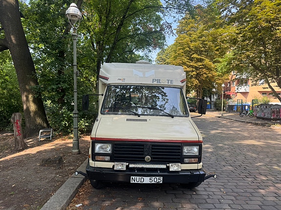 Peugeot J5 3 of 13