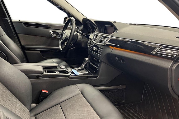 Mercedes-Benz E220 16 of 21