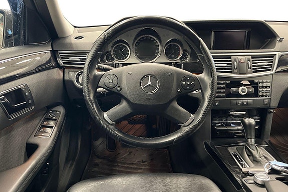 Mercedes-Benz E220 13 of 21