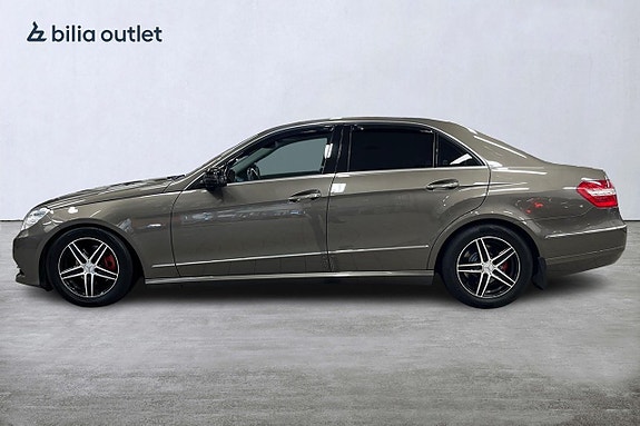 Mercedes-Benz E220 2 of 21