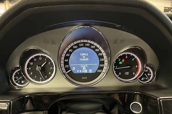 Mercedes-Benz E220 14 of 21