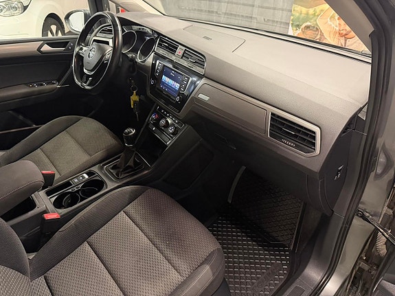 Volkswagen Touran 6 of 10