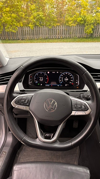 Volkswagen Passat 9 of 11