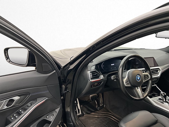 BMW 330e 10 of 30