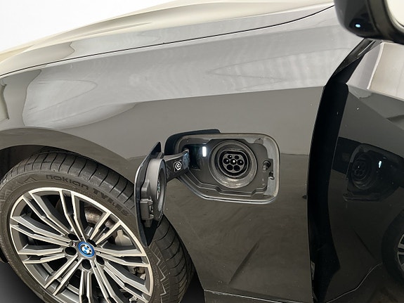 BMW 330e 30 of 30