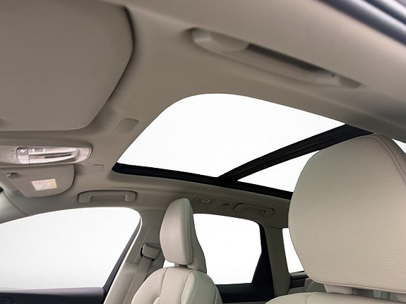 Volvo XC60 13 of 30