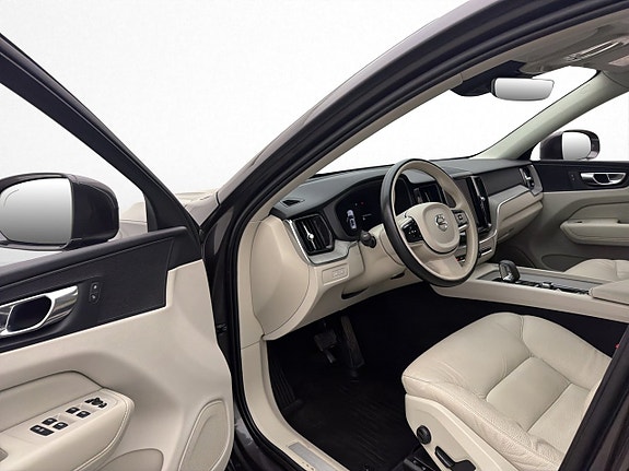 Volvo XC60 11 of 30
