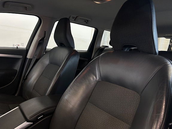 Volvo V70 12 of 16