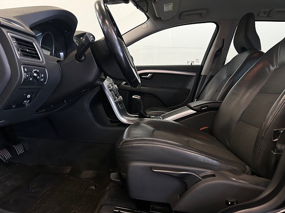 Volvo V70 11 of 16