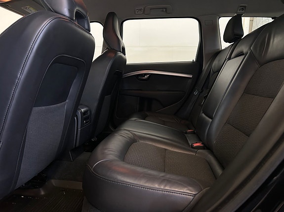 Volvo V70 13 of 16