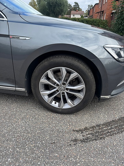 Volkswagen Passat 4 of 11