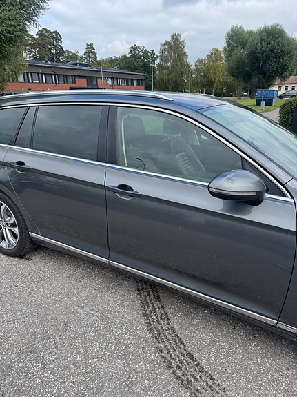 Volkswagen Passat 3 of 11