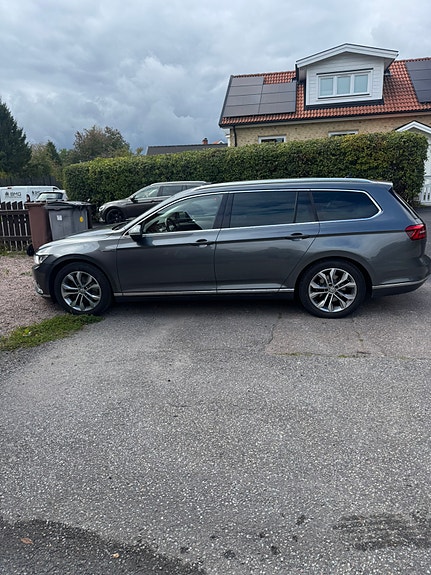 Volkswagen Passat 2 of 11