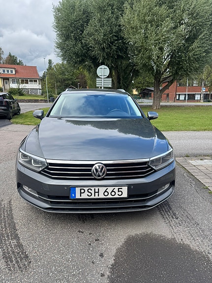 Volkswagen Passat 9 of 11