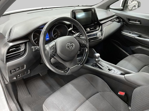 Toyota C-HR 14 of 21