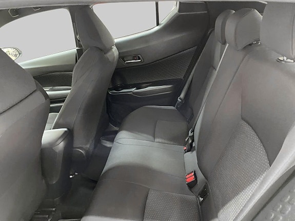 Toyota C-HR 11 of 21
