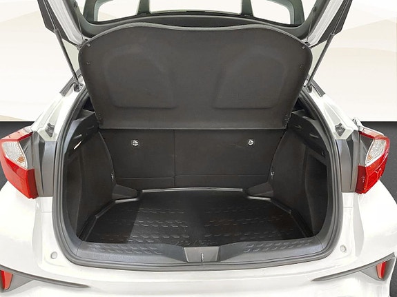 Toyota C-HR 13 of 21