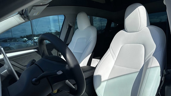Tesla Model Y 2 of 6