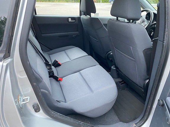 Mitsubishi Colt 9 of 13