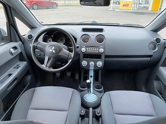 Mitsubishi Colt 10 of 13