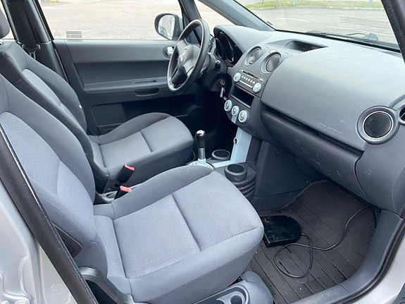 Mitsubishi Colt 11 of 13