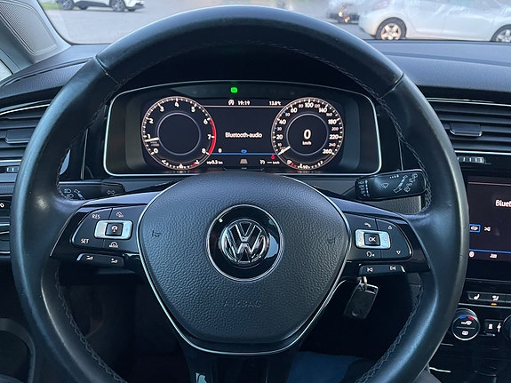 Volkswagen Golf VII 6 of 12