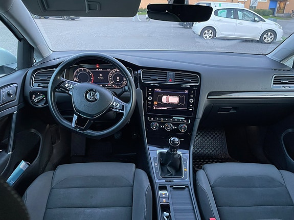 Volkswagen Golf VII 4 of 12