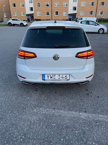 Volkswagen Golf VII 9 of 12