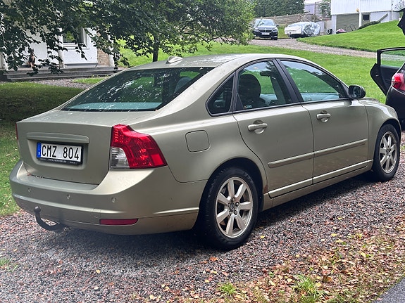 Volvo S40 2 of 5