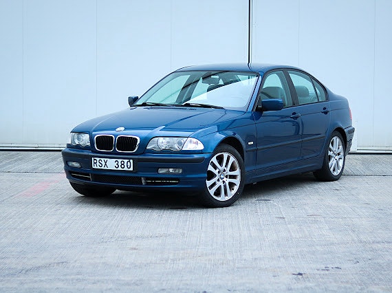 BMW 330Xi 4 of 12