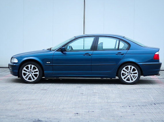 BMW 330Xi 5 of 12