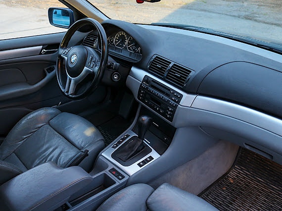 BMW 330Xi 10 of 12