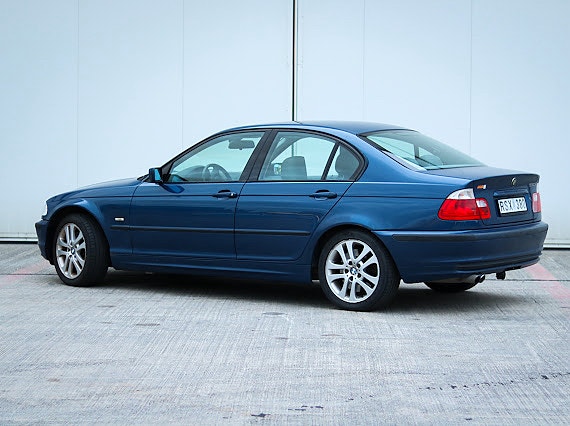 BMW 330Xi 6 of 12