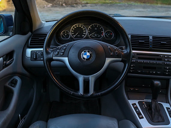 BMW 330Xi 9 of 12