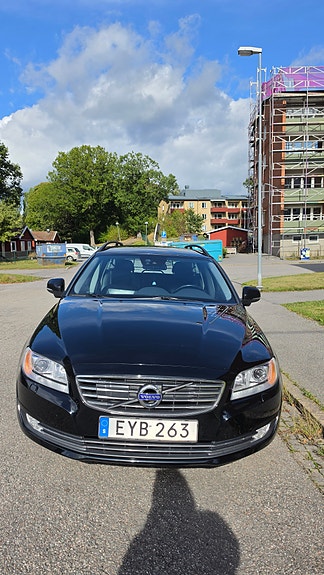Volvo V70 2 of 14
